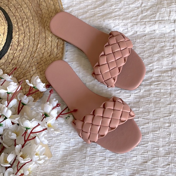 Shoes - 🌸Pastel pink slides with knotted strap 🌸